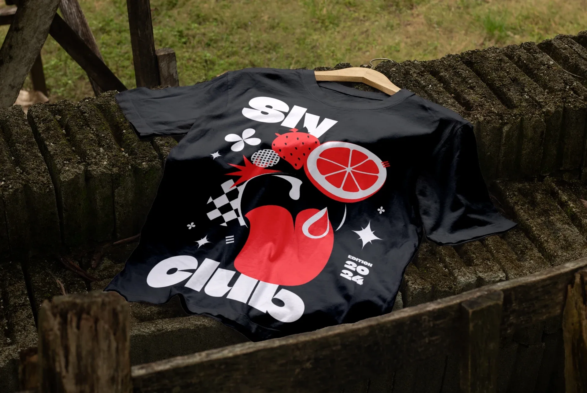 T-shirt Six Club, graphisme rouge et blanc édition 2024