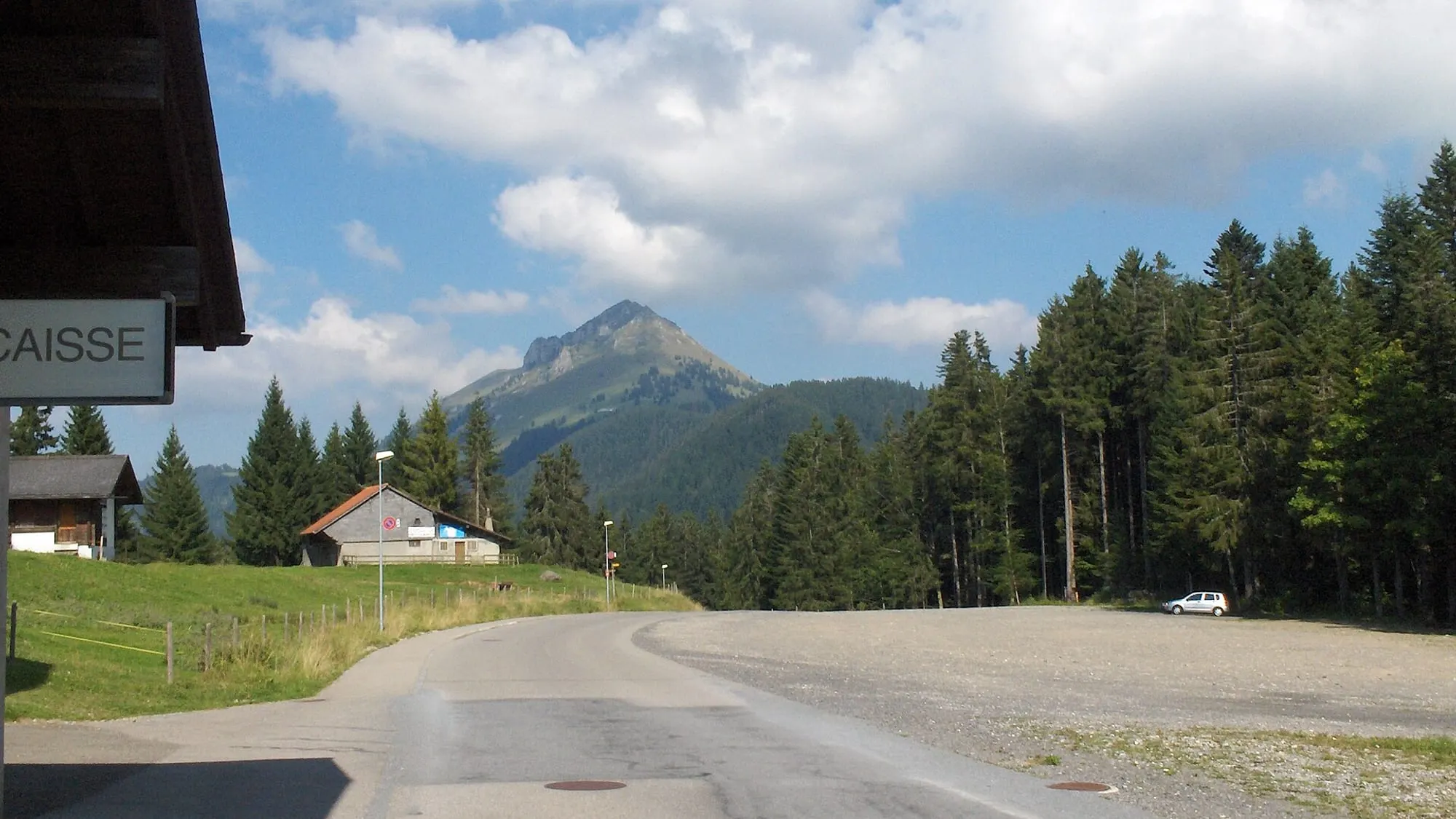 La route des Paccots, au-dessus de Châtel-Saint-Denis